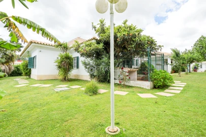 Moradia T5 para Venda em Corroios