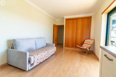 Apartamento T2 para Venda em Quelfes