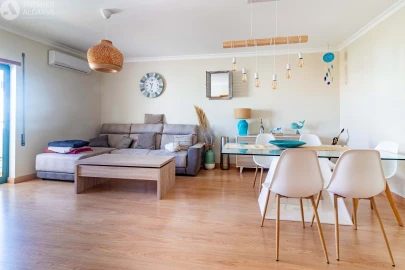 Apartamento T2 para Venda em Quelfes