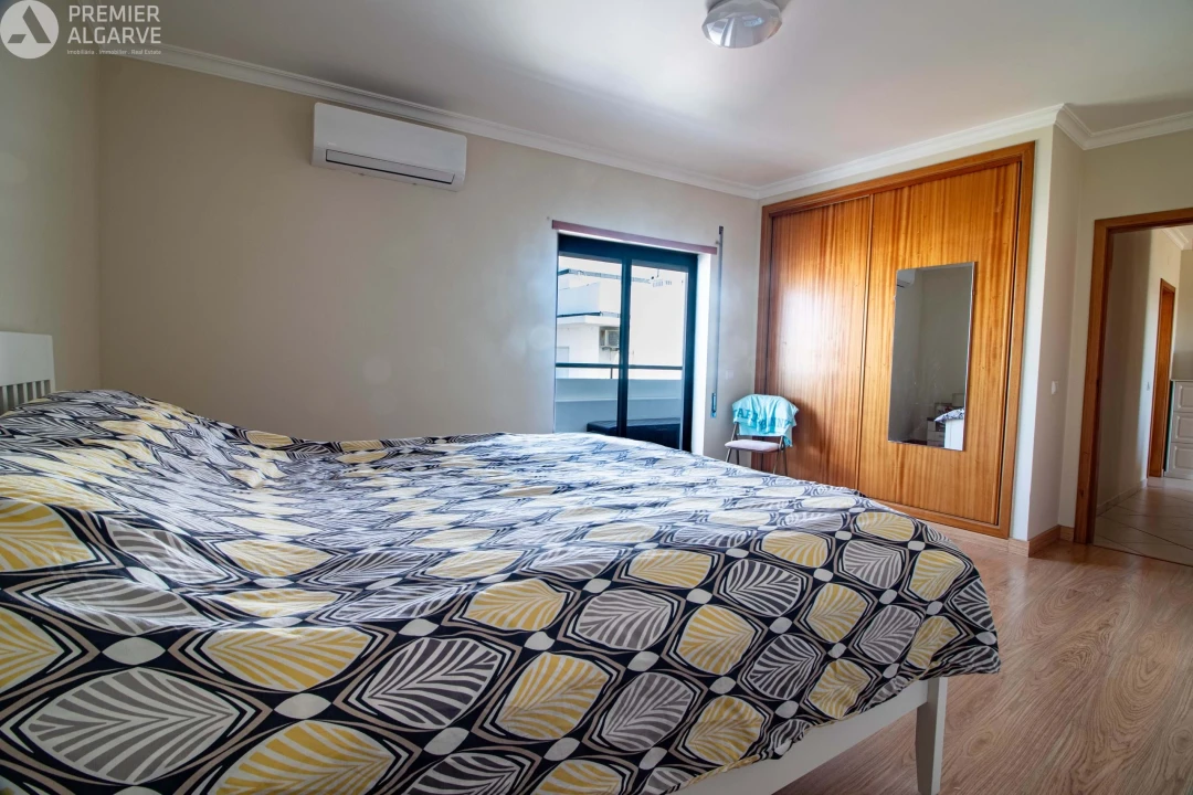 Apartamento T2 para Venda em Quelfes Foto 10