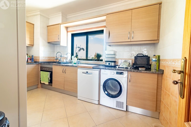 Apartamento T2 para Venda em Quelfes Foto 7