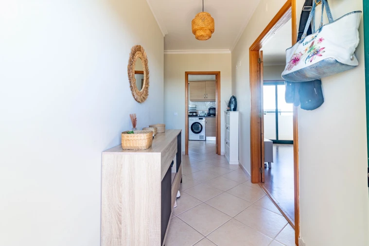 Apartamento T2 para Venda em Quelfes Foto 6