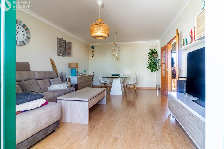 Apartamento T2 para Venda em Quelfes Foto 5