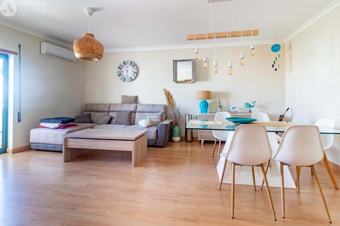 Apartamento T2 para Venda em Quelfes Foto 3