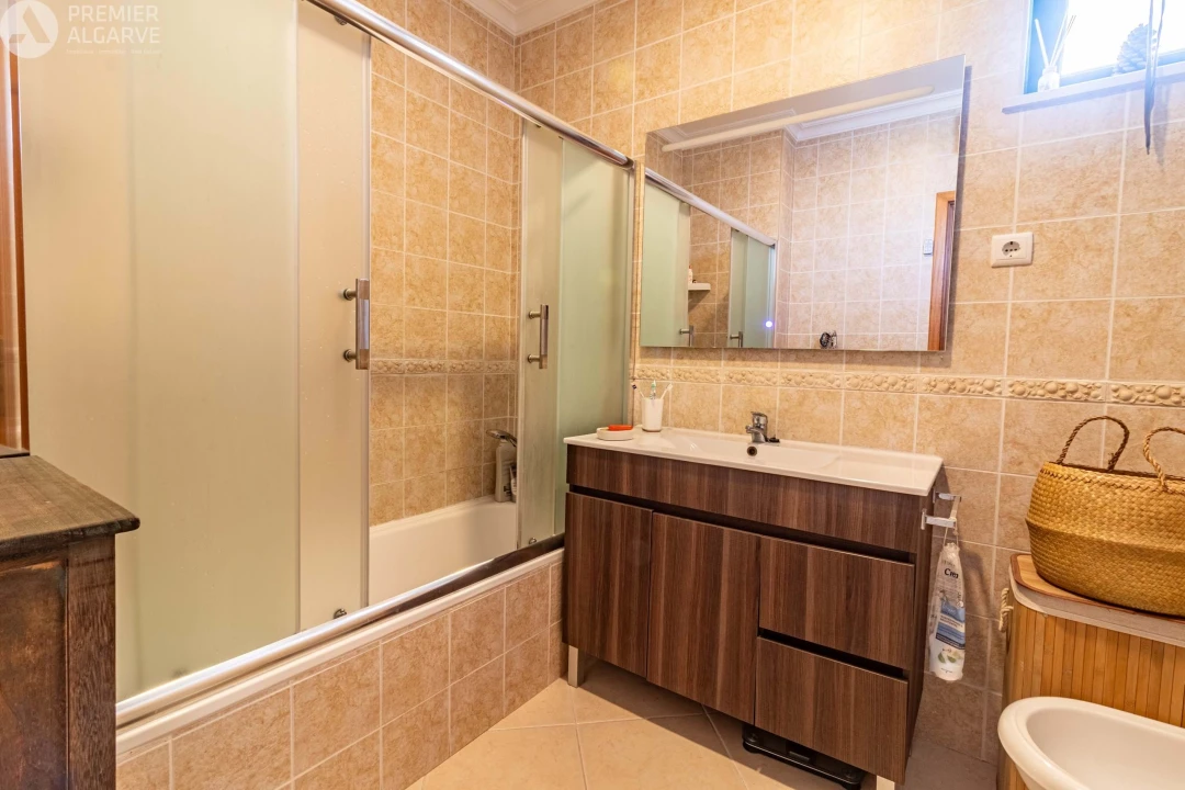 Apartamento T2 para Venda em Quelfes Foto 12