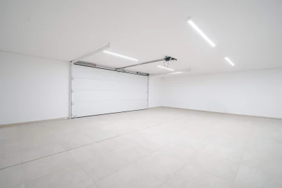 Moradia T4 para Venda em Quarteira