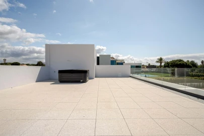 Moradia T4 para Venda em Quarteira