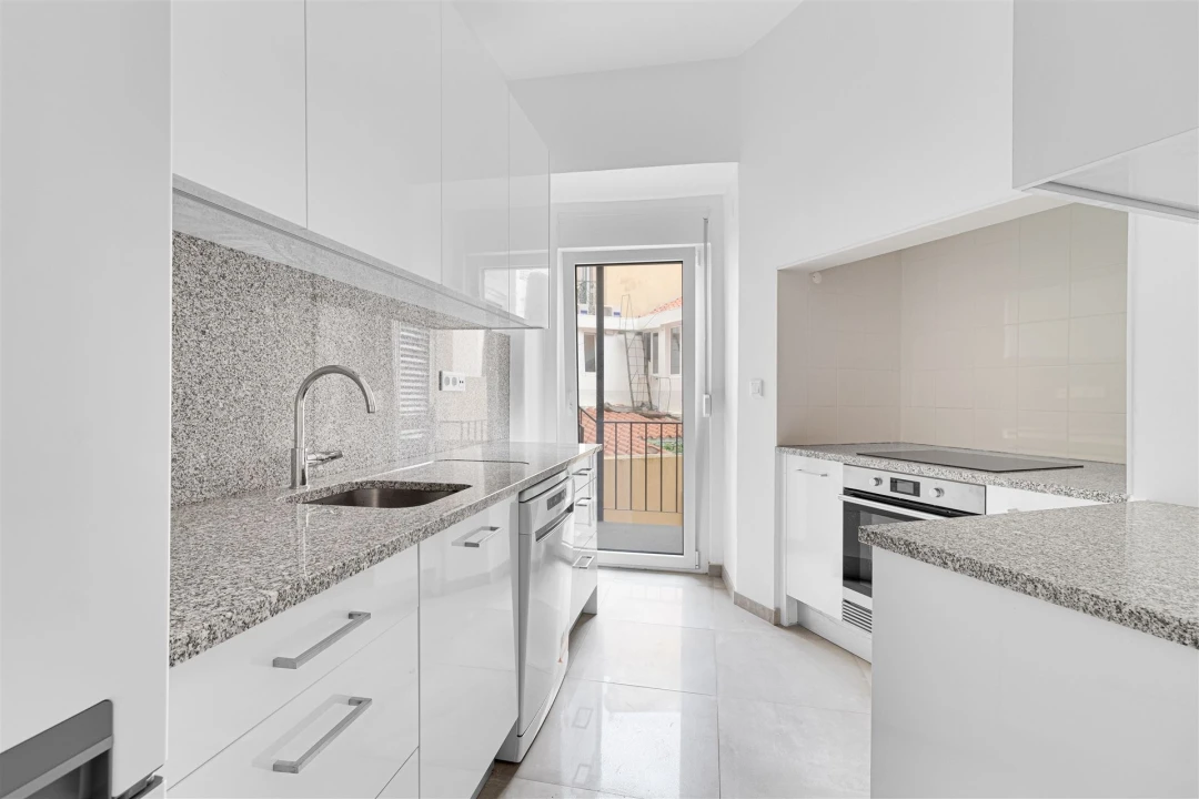 Apartamento T3 para Arrendamento em Campo de Ourique Foto 1