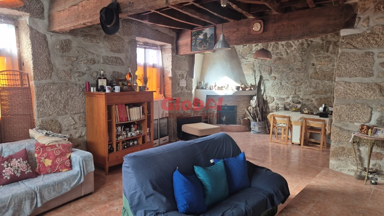 Moradia T3 para Venda em Ervedal e Vila Franca da Beira Foto 4