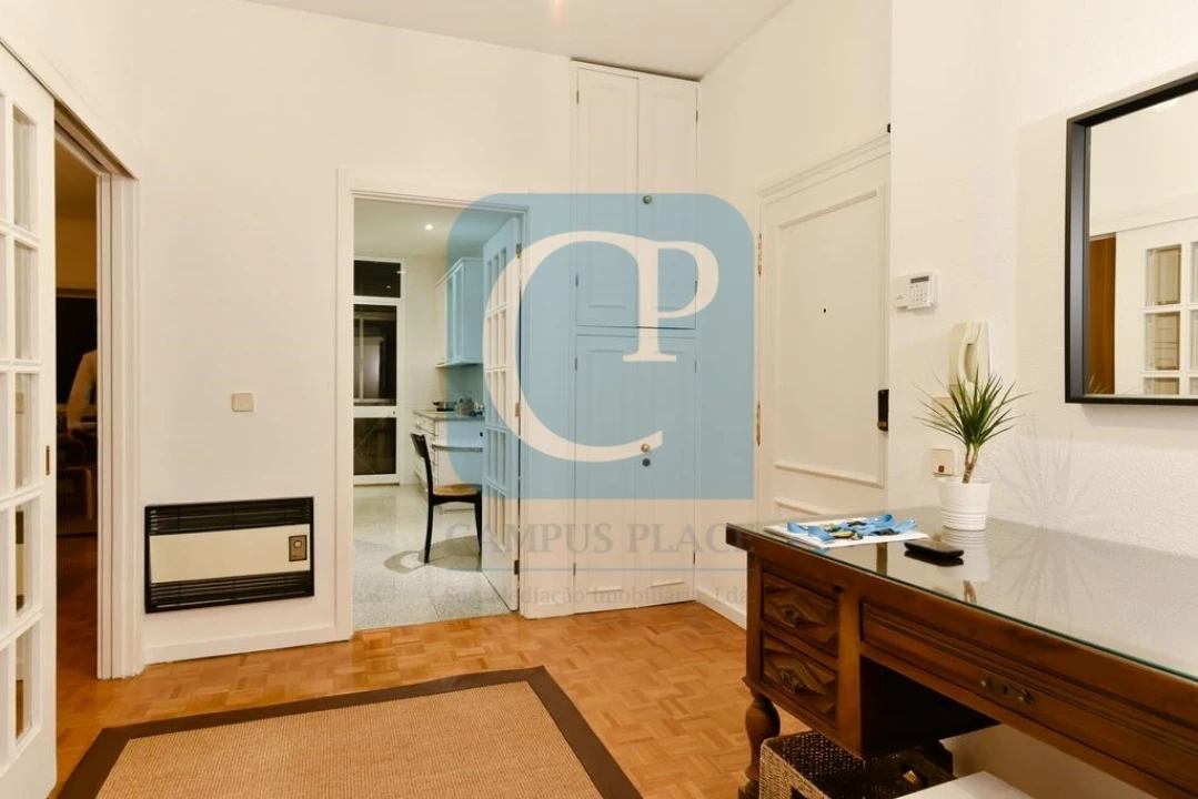 Apartamento T4 para Arrendamento em Ramalde Foto 2