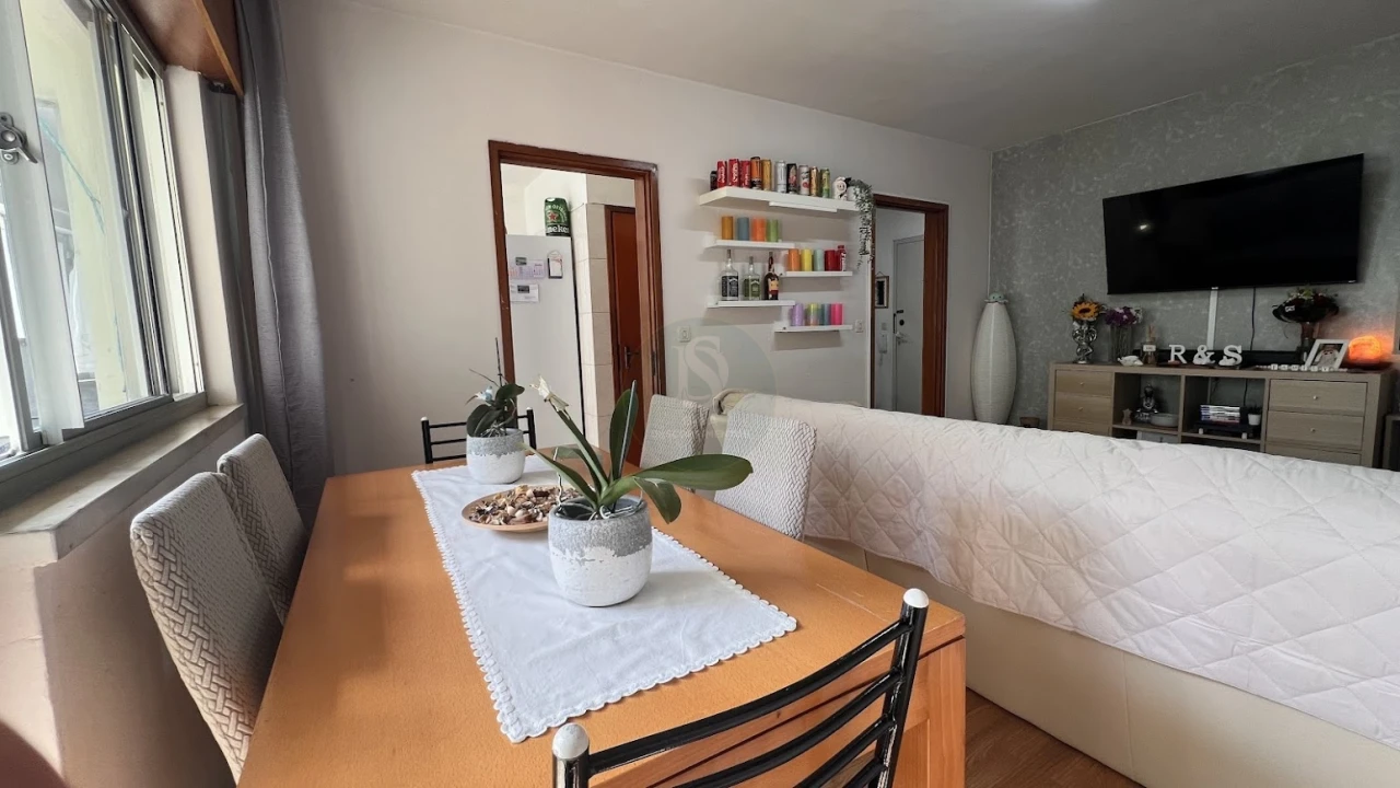 Apartamento T2 para Venda em Vilar de Andorinho Foto 2