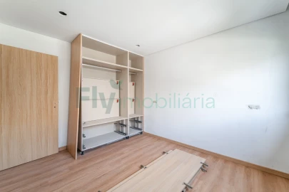 Apartamento T1 para Venda em Infias