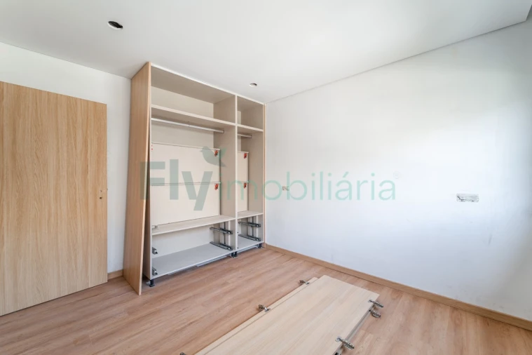 Apartamento T1 para Venda em Infias Foto 12