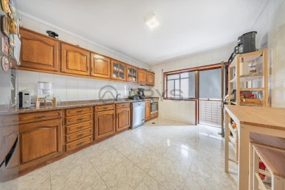 Apartamento T3 para Venda em Nogueira e Silva Escura
