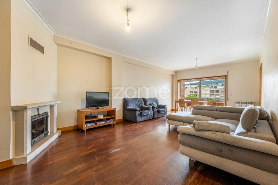 Apartamento T4 para Venda em Nogueira, Fraião e Lamaçães Foto 2