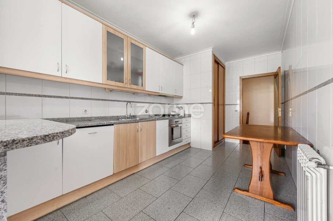 Apartamento T4 para Venda em Nogueira, Fraião e Lamaçães Foto 1
