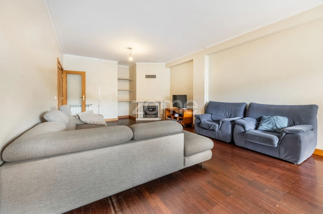 Apartamento T4 para Venda em Nogueira, Fraião e Lamaçães Foto 5