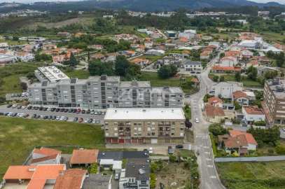 Negócio para Arrendamento em Carvalhosa