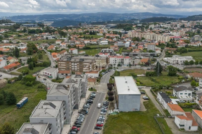 Negócio para Arrendamento em Carvalhosa