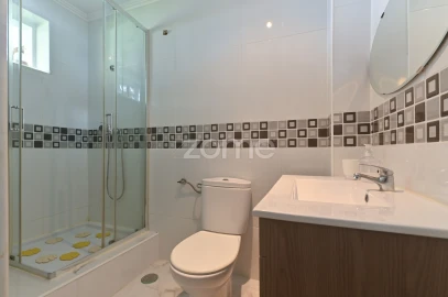 Apartamento T4 para Venda em Oeiras e São Julião da Barra, Paço de Arcos e Caxias