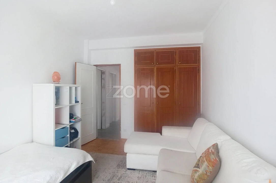 Apartamento T3 para Arrendamento em Santa Clara e Castelo Viegas Foto 10