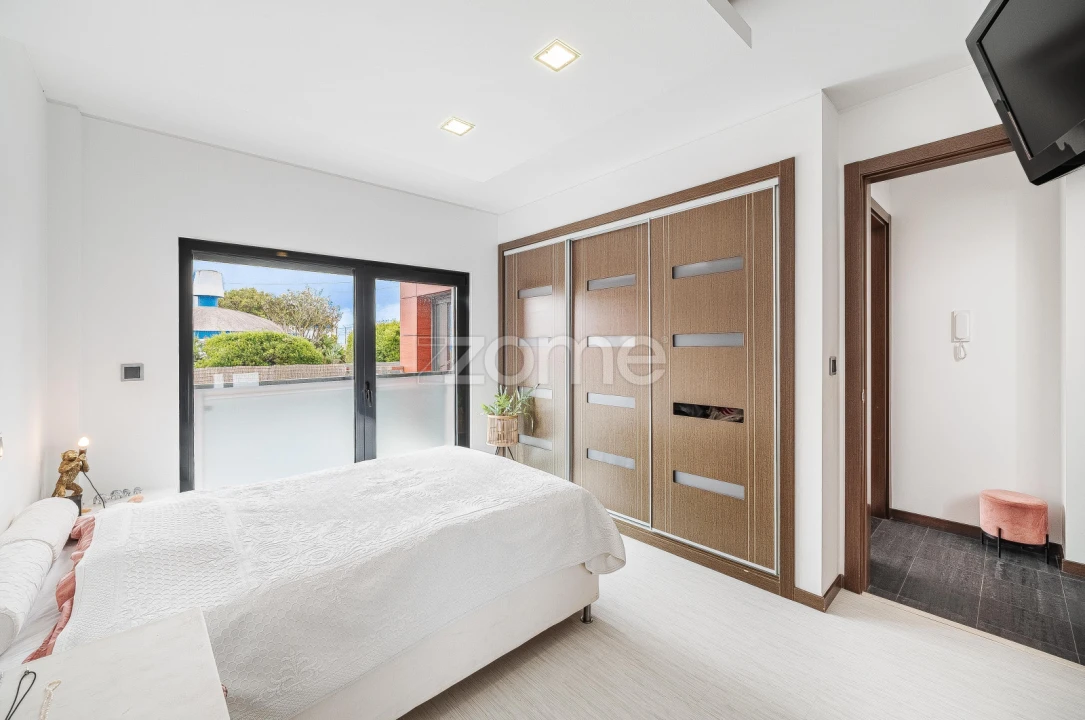 Moradia T4 para Venda em Porto Salvo Foto 43