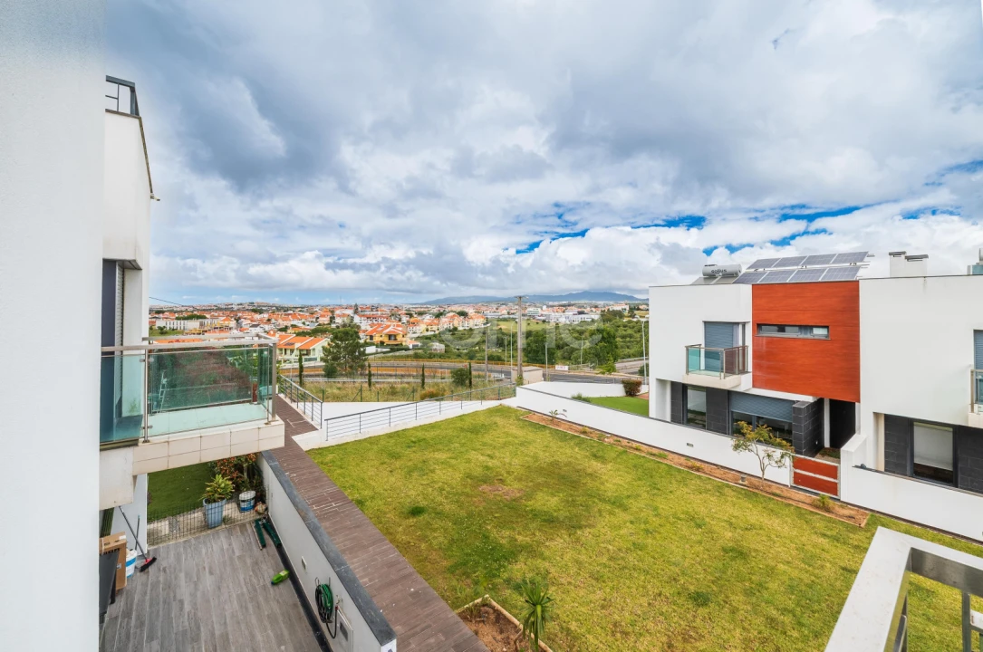 Moradia T4 para Venda em Porto Salvo Foto 51