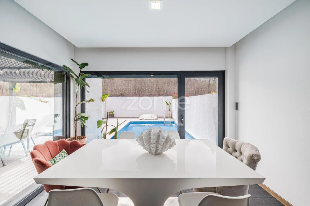 Moradia T4 para Venda em Porto Salvo Foto 21