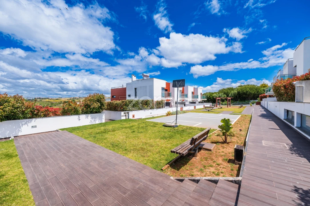 Moradia T4 para Venda em Porto Salvo Foto 71
