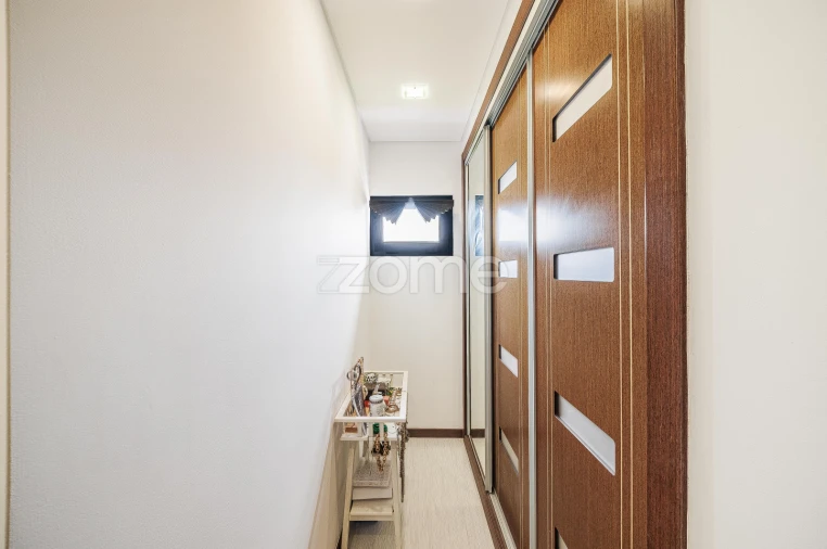 Moradia T4 para Venda em Porto Salvo Foto 55