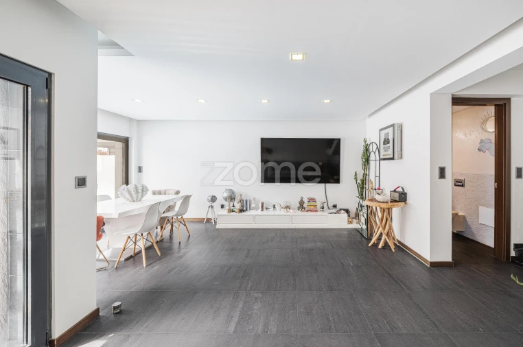 Moradia T4 para Venda em Porto Salvo Foto 16