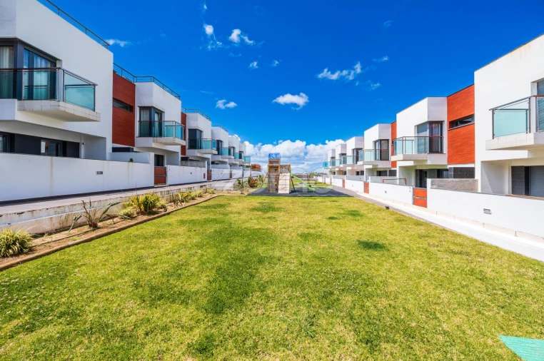 Moradia T4 para Venda em Porto Salvo Foto 72