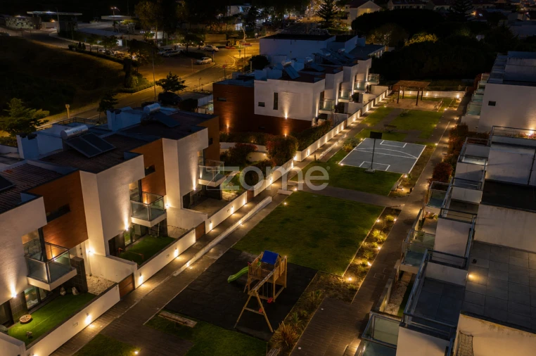 Moradia T4 para Venda em Porto Salvo Foto 73