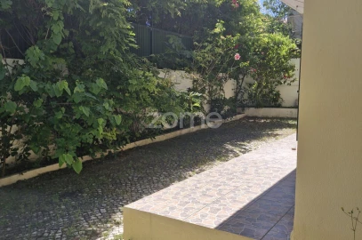 Apartamento T2 para Arrendamento em Carcavelos e Parede