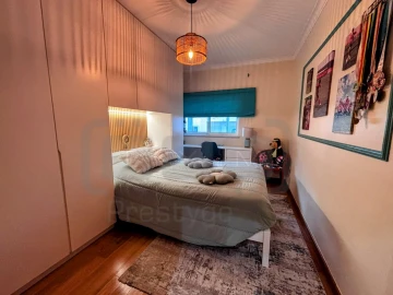Apartamento para Venda em São João Baptista e Santa Maria dos Olivais