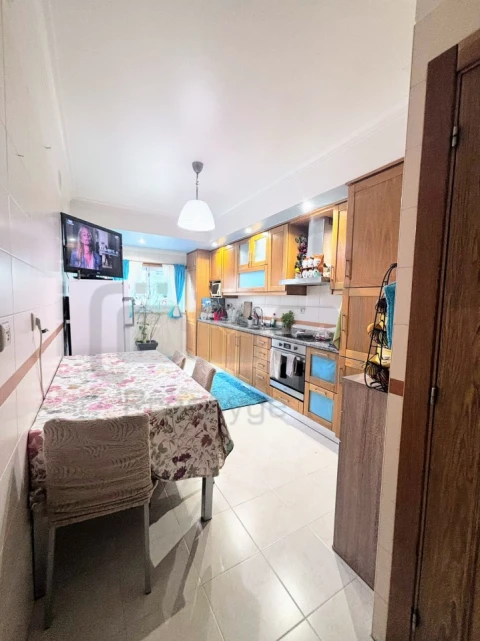 Apartamento para Venda em São João Baptista e Santa Maria dos Olivais