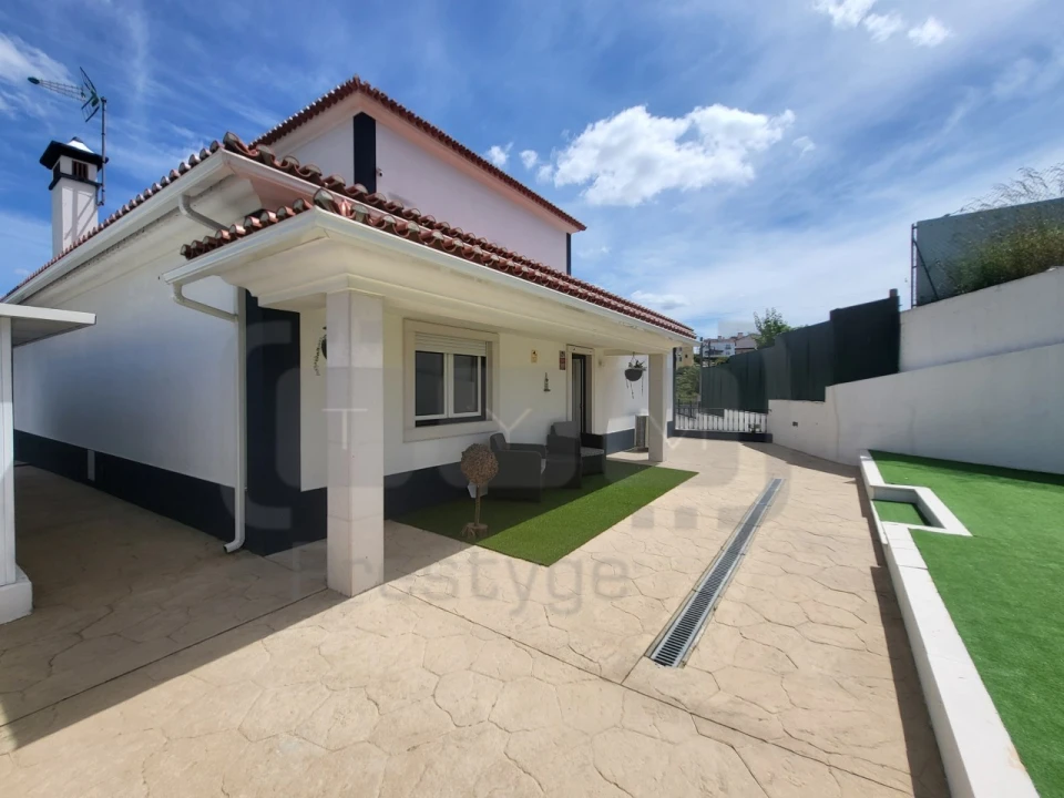 Moradia para Venda em São João Baptista e Santa Maria dos Olivais Foto 3