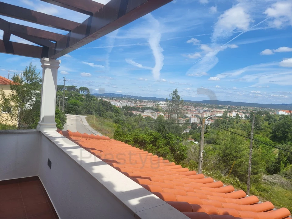 Moradia para Venda em São João Baptista e Santa Maria dos Olivais Foto 2