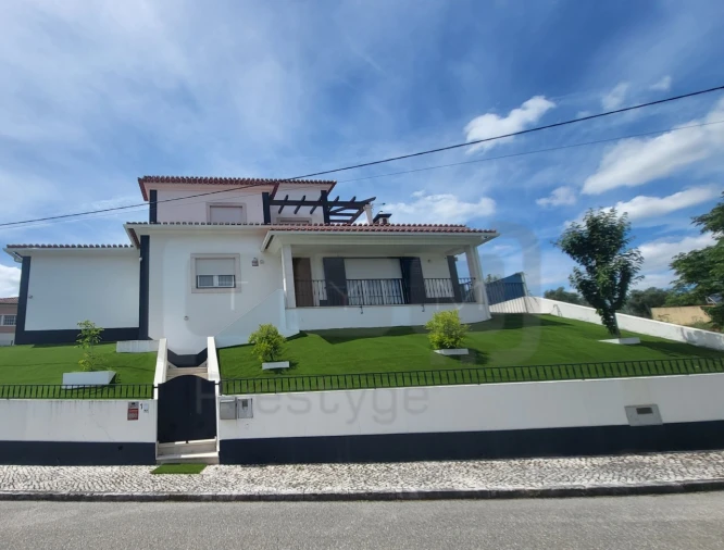 Moradia para Venda em São João Baptista e Santa Maria dos Olivais Foto 24