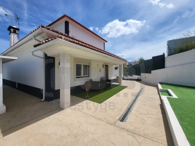 Moradia para Venda em São João Baptista e Santa Maria dos Olivais Foto 3