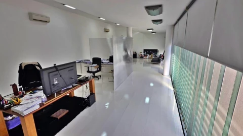 Armazém para Venda em Milheiros