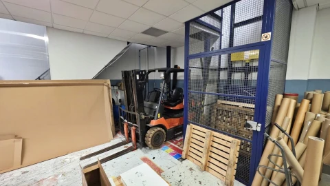 Armazém para Venda em Milheiros