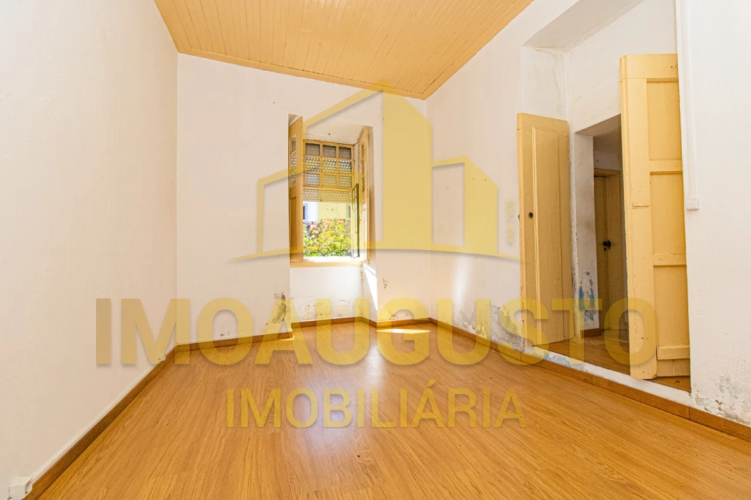 Moradia T4 para Venda em Escalhão Foto 11
