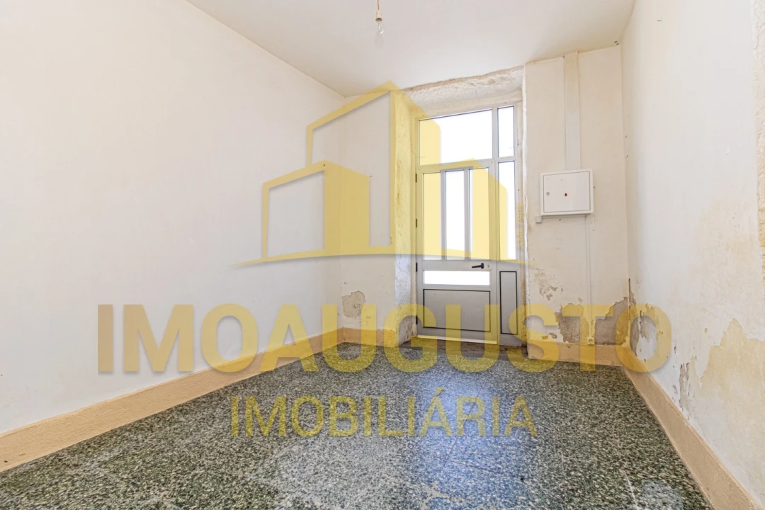 Moradia T4 para Venda em Escalhão Foto 16