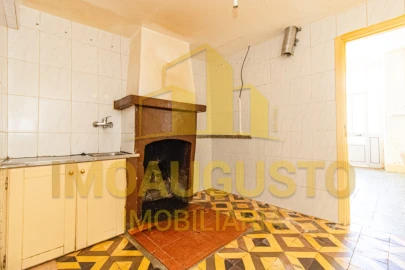 Moradia T4 para Venda em Escalhão