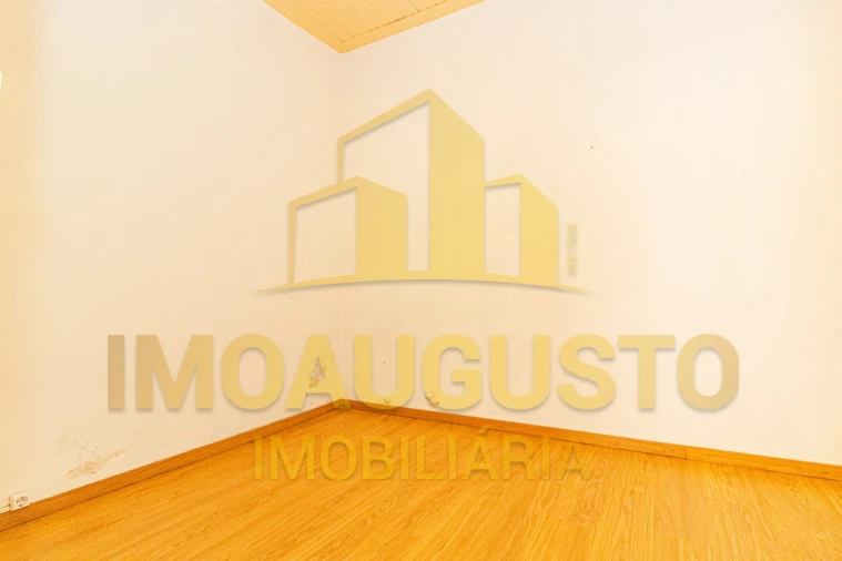 Moradia T4 para Venda em Escalhão Foto 12