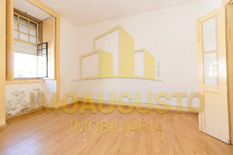 Moradia T4 para Venda em Escalhão Foto 18