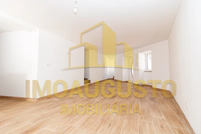 Moradia T3 para Venda em Mata de Lobos
