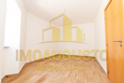 Moradia T3 para Venda em Mata de Lobos
