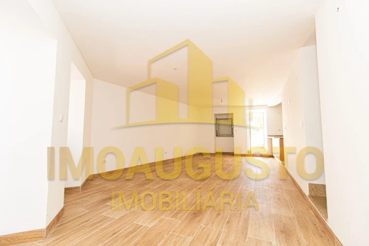 Moradia T3 para Venda em Mata de Lobos Foto 4